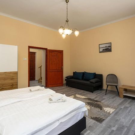 Illes Hotel Szeged Bagian luar foto
