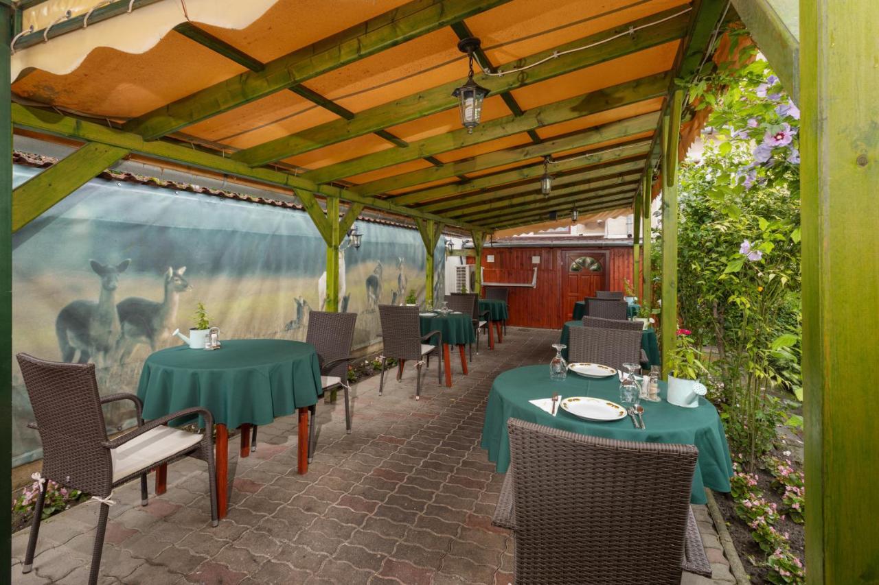 Illes Hotel Szeged Bagian luar foto