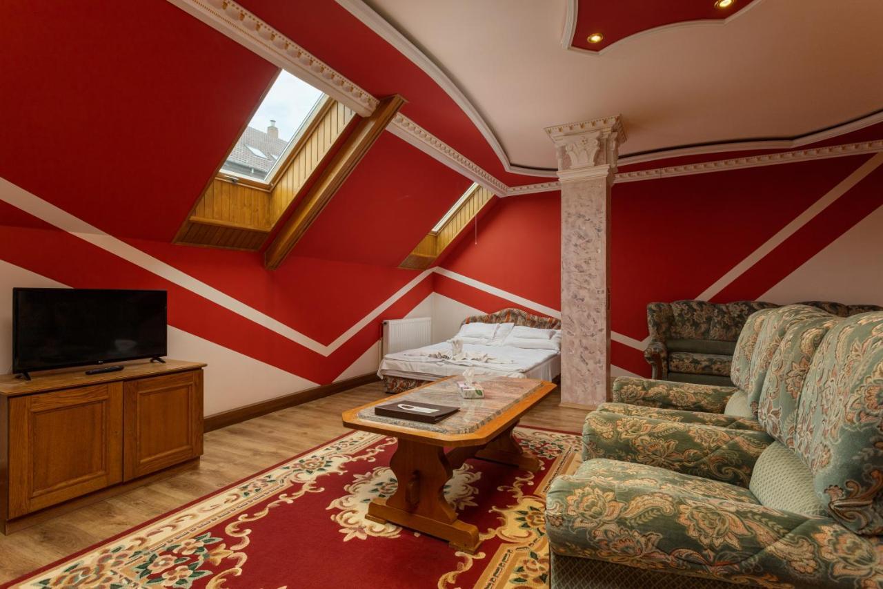 Illes Hotel Szeged Bagian luar foto