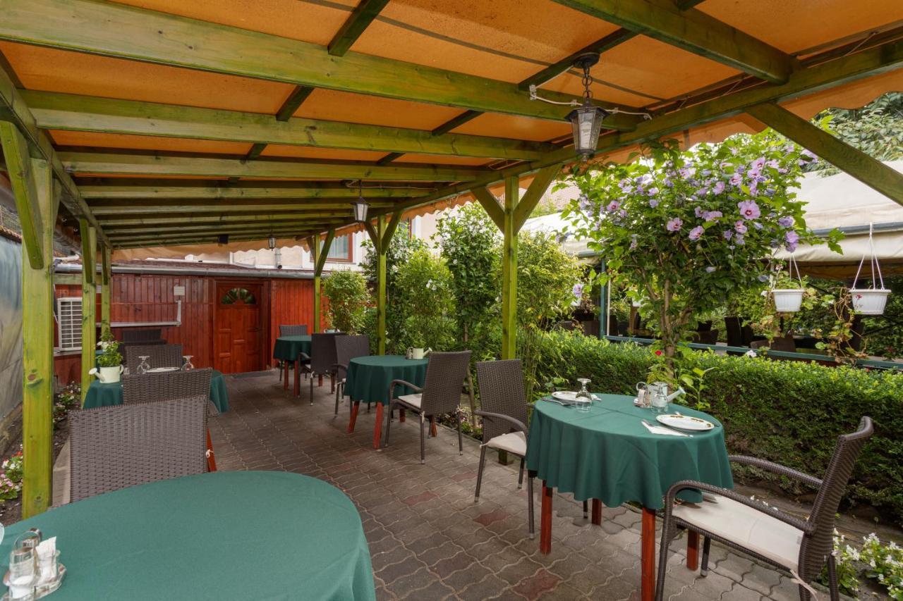 Illes Hotel Szeged Bagian luar foto