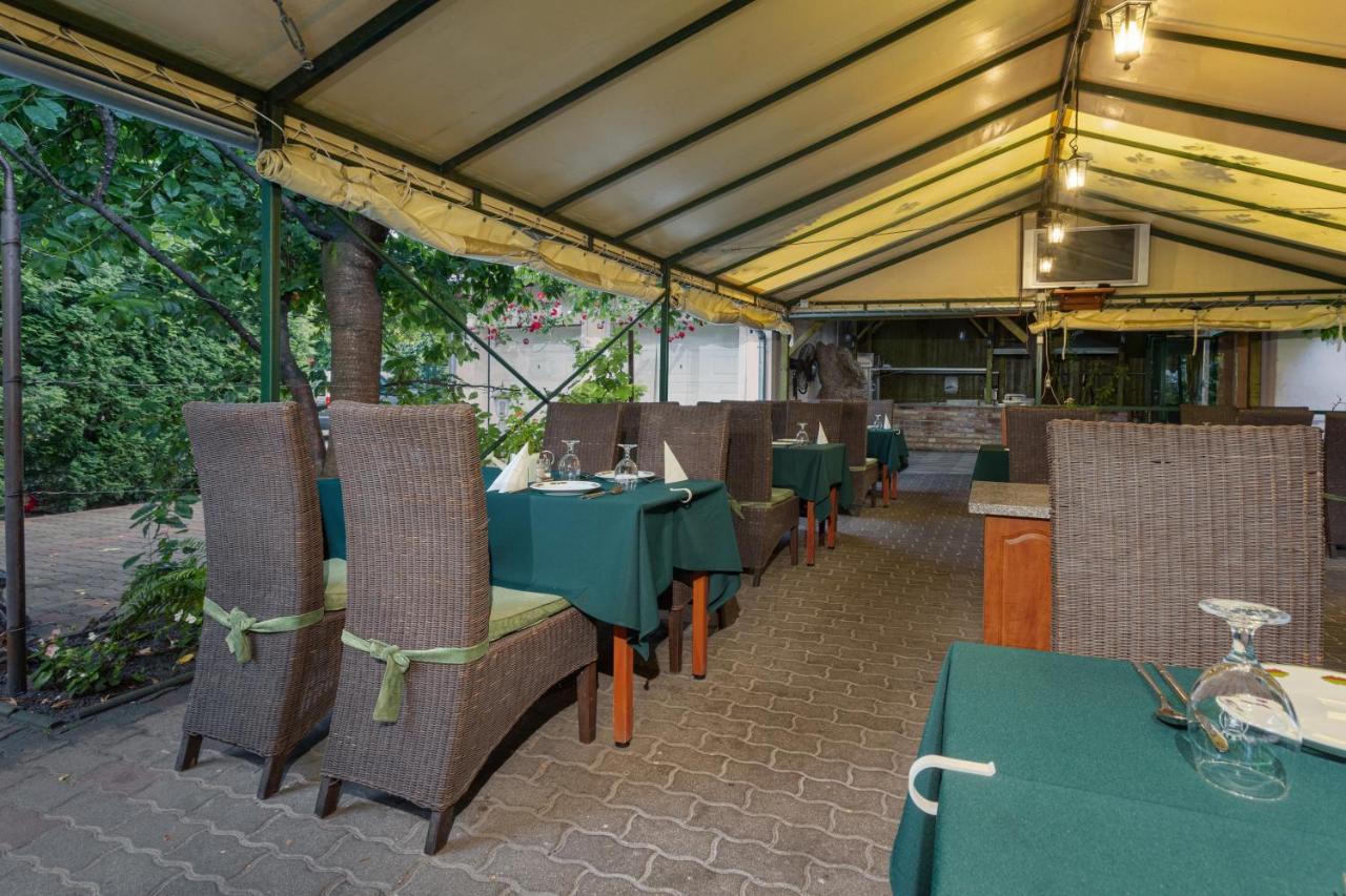 Illes Hotel Szeged Bagian luar foto