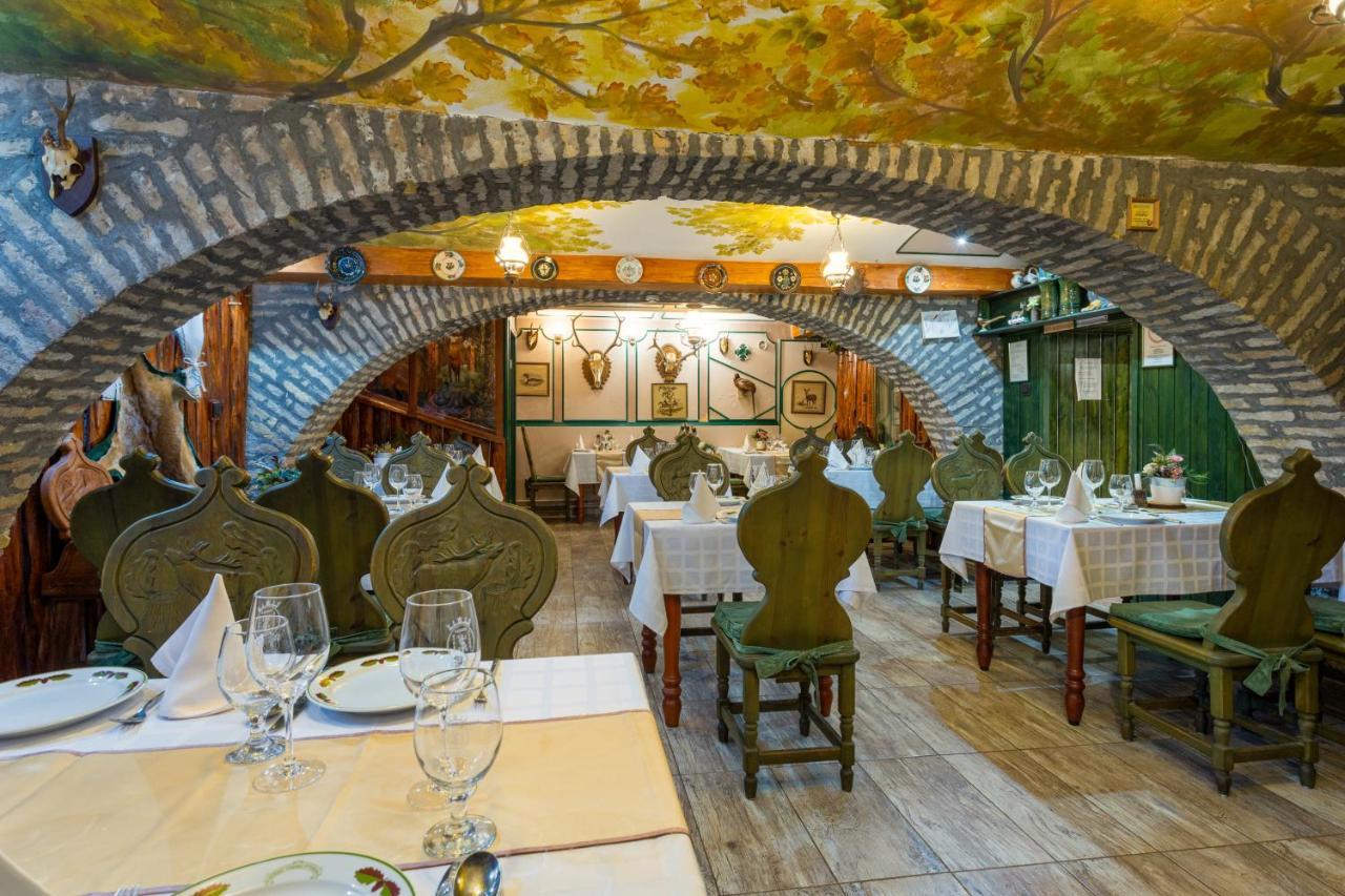 Illes Hotel Szeged Bagian luar foto