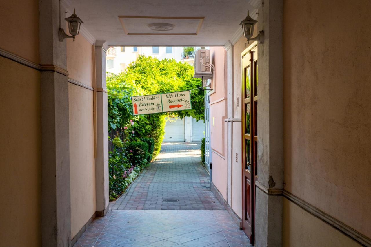 Illes Hotel Szeged Bagian luar foto
