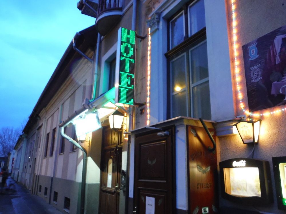 Illes Hotel Szeged Bagian luar foto